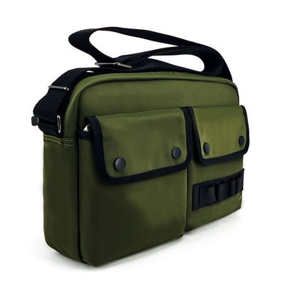 Sac en nylon vert sur mesure, étanche avec accessoires métalliques