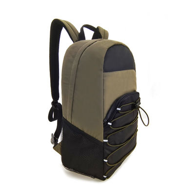 Sac à dos en nylon vert étanche à l'eau pour les randonnées en plein air