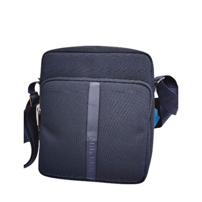 Sac à main léger avec deux poches fermeture à fermeture à glissière Couleur noire