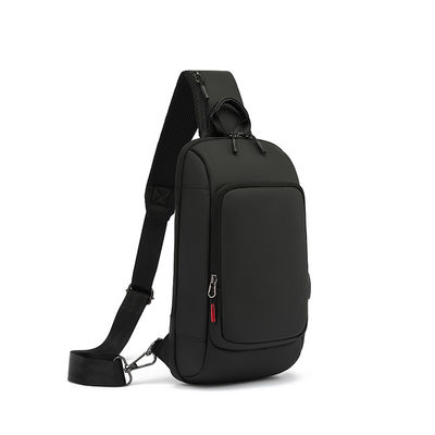 Sac à dos noir avec fermeture à glissière et revêtement en polyester