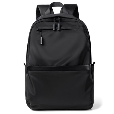 Un sac à dos en nylon doux unisexe avec doublure en polyester