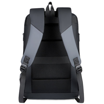 Pas de logo, des produits prêts, un sac à dos noir, un ordinateur portable, un sac à dos complexe et luxueux.