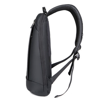 15Un sac à dos portable unique en EVA rembourré.