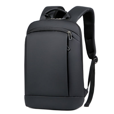 15Un sac à dos portable unique en EVA rembourré.